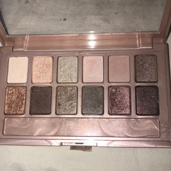 Maybelline the blushed nudes palette - Picture 2 of 2